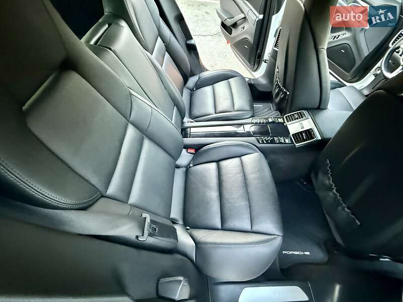 Фастбэк Porsche Panamera 2013 в Одессе фото 80 Фастбэк Porsche Panamera 2013 в Одессе