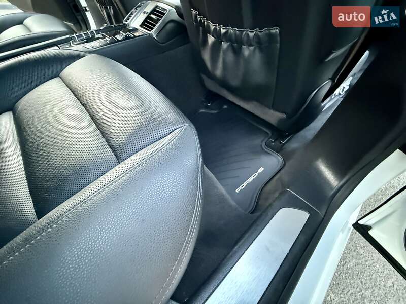 Фастбэк Porsche Panamera 2013 в Одессе фото 81 Фастбэк Porsche Panamera 2013 в Одессе