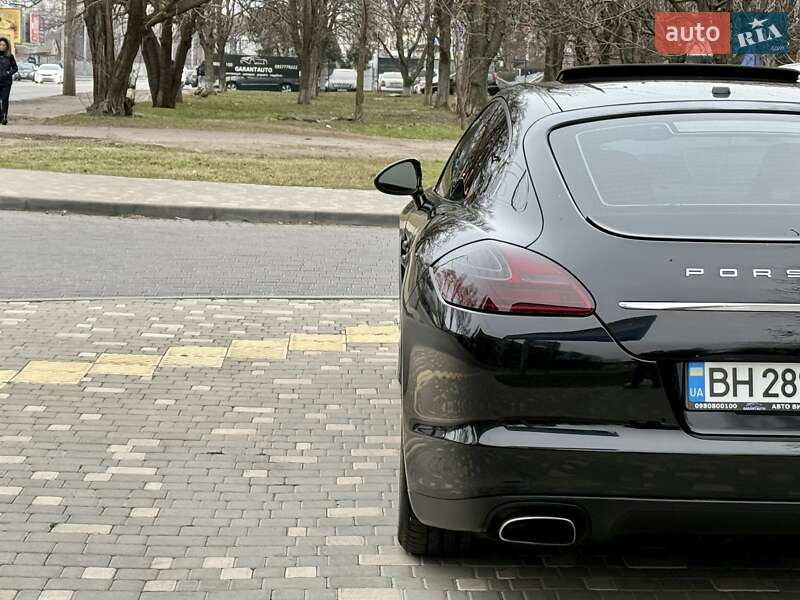 Фастбэк Porsche Panamera 2011 в Одессе