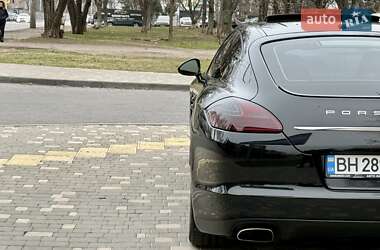 Фастбэк Porsche Panamera 2011 в Одессе