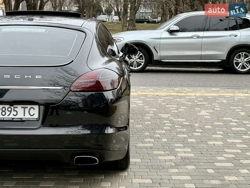 Фастбэк Porsche Panamera 2011 в Одессе