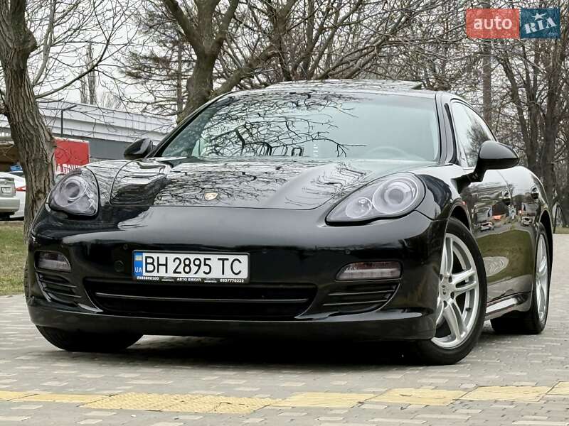 Фастбэк Porsche Panamera 2011 в Одессе