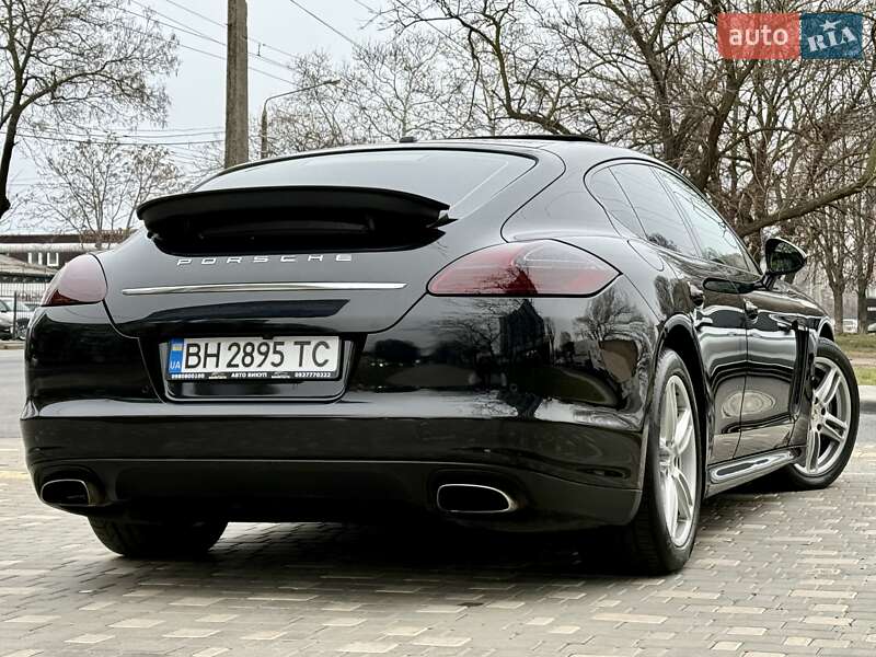 Фастбэк Porsche Panamera 2011 в Одессе