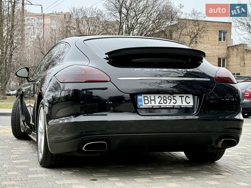 Фастбэк Porsche Panamera 2011 в Одессе