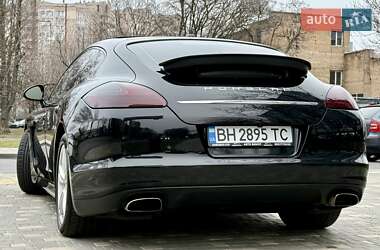 Фастбэк Porsche Panamera 2011 в Одессе