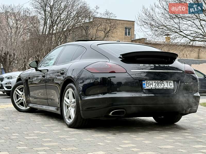 Фастбэк Porsche Panamera 2011 в Одессе