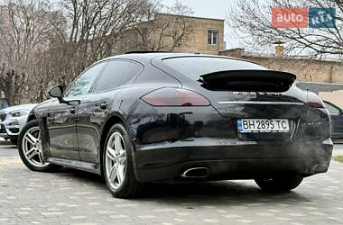 Фастбэк Porsche Panamera 2011 в Одессе