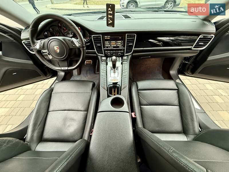 Фастбэк Porsche Panamera 2011 в Одессе
