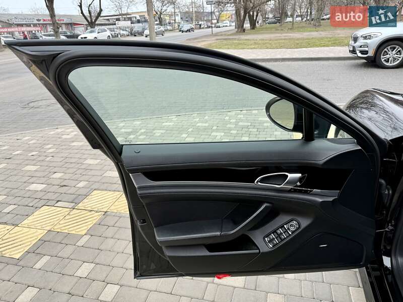Фастбэк Porsche Panamera 2011 в Одессе