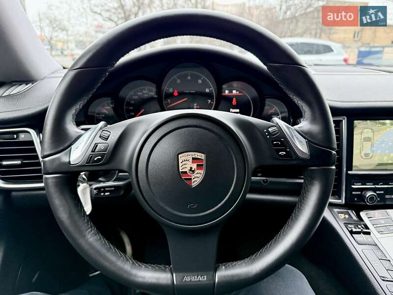 Фастбэк Porsche Panamera 2011 в Одессе