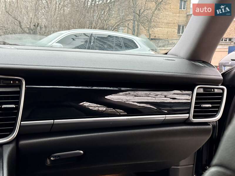Фастбэк Porsche Panamera 2011 в Одессе