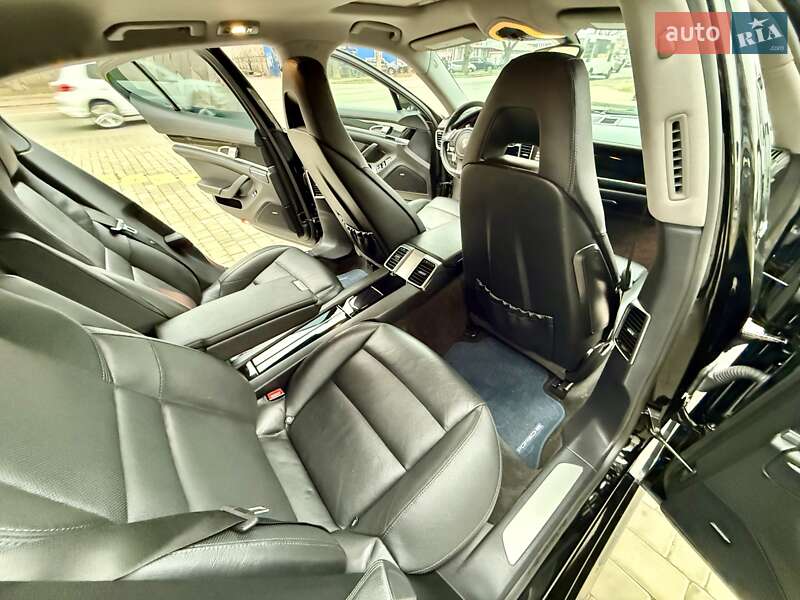 Фастбэк Porsche Panamera 2011 в Одессе