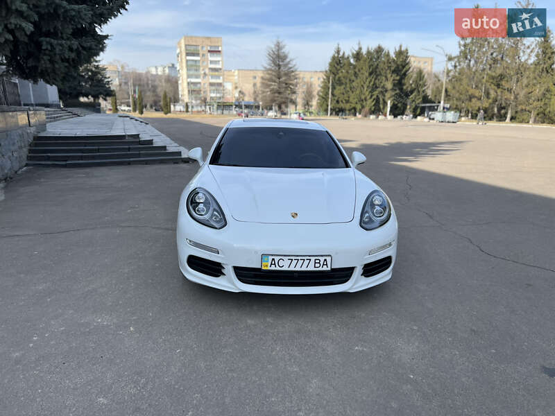 Фастбэк Porsche Panamera 2013 в Ровно