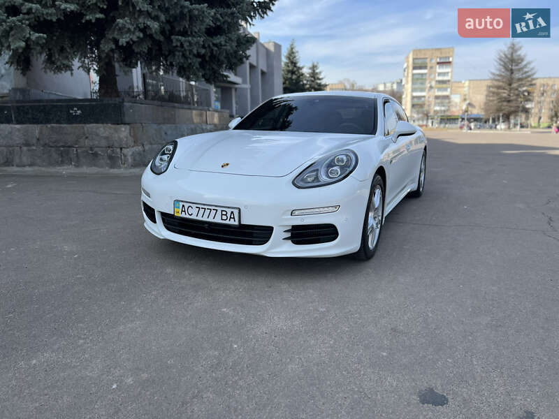Фастбэк Porsche Panamera 2013 в Ровно