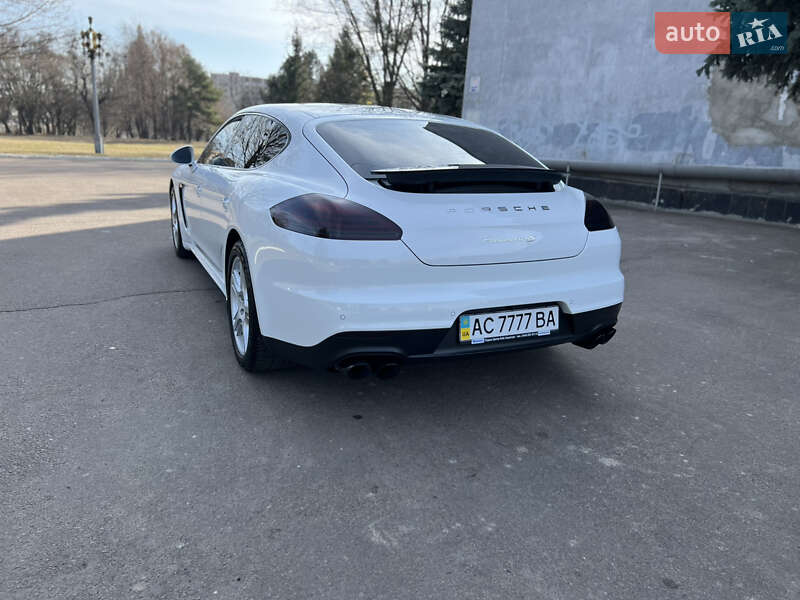 Фастбэк Porsche Panamera 2013 в Ровно