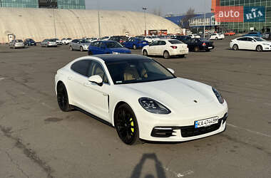 Фастбэк Porsche Panamera 2018 в Киеве