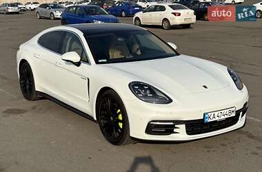 Фастбэк Porsche Panamera 2018 в 