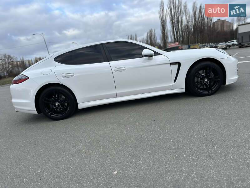 Фастбэк Porsche Panamera 2010 в Киеве