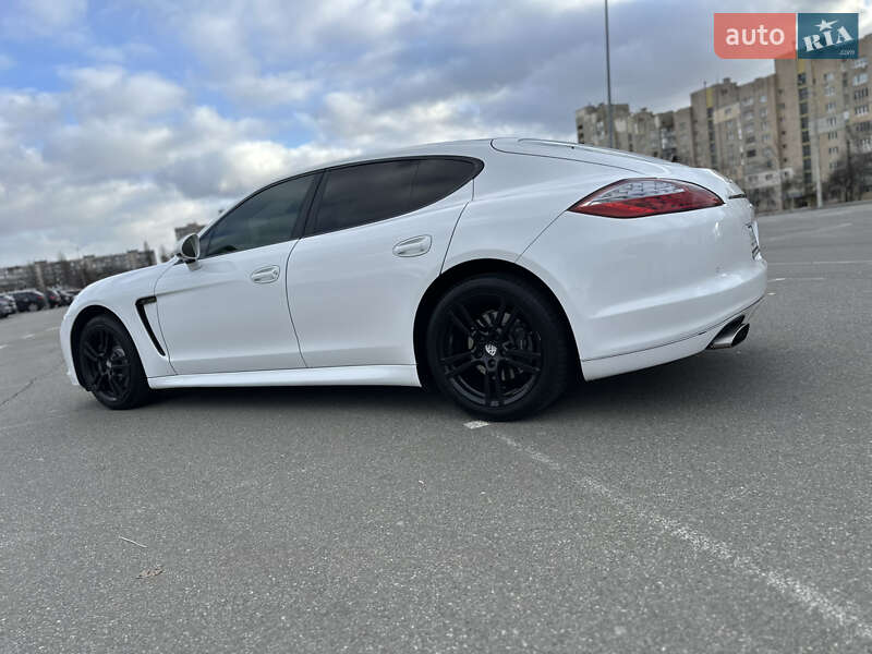 Фастбэк Porsche Panamera 2010 в Киеве