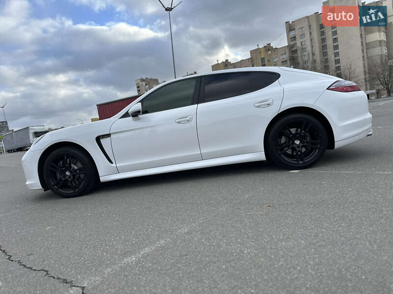 Фастбэк Porsche Panamera 2010 в Киеве