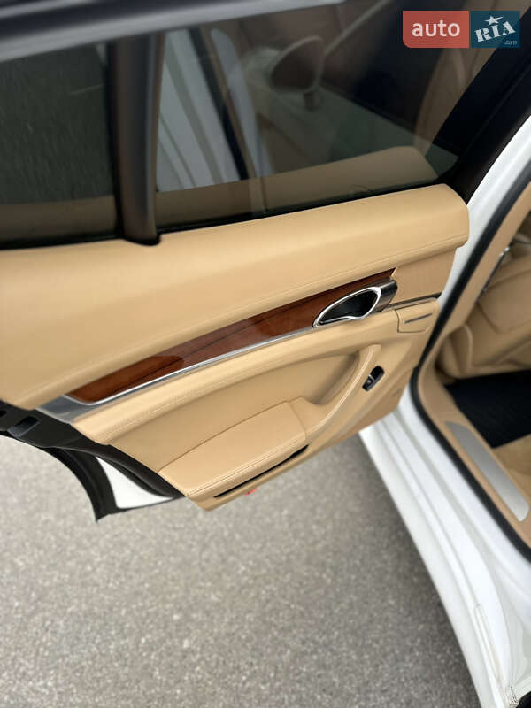 Фастбэк Porsche Panamera 2010 в Киеве