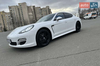 Фастбэк Porsche Panamera 2010 в 