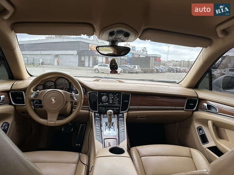 Фастбэк Porsche Panamera 2010 в Киеве