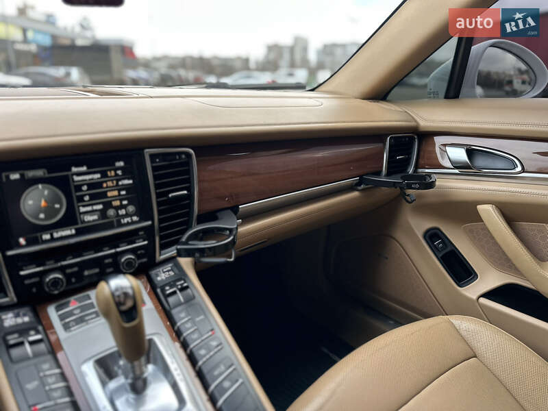Фастбэк Porsche Panamera 2010 в Киеве