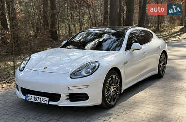 Фастбэк Porsche Panamera 2016 в Львове