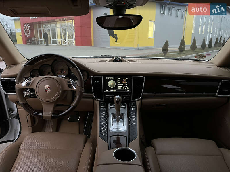 Фастбэк Porsche Panamera 2012 в Коломые