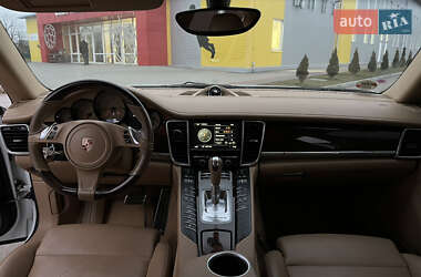 Фастбек Porsche Panamera 2012 в 