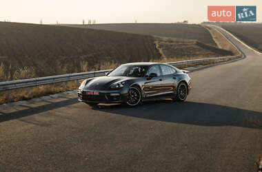 Фастбэк Porsche Panamera 2023 в 
