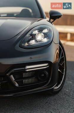 Фастбэк Porsche Panamera 2023 в 