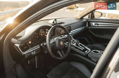 Фастбэк Porsche Panamera 2023 в 