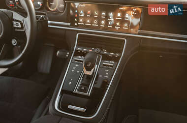 Фастбэк Porsche Panamera 2023 в 