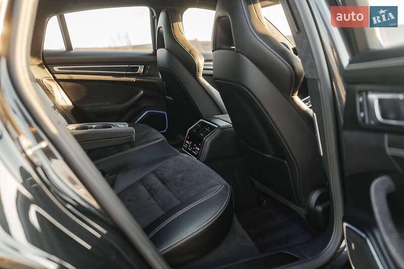 Фастбэк Porsche Panamera 2023 в Ровно