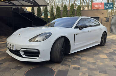 Фастбэк Porsche Panamera 2021 в 