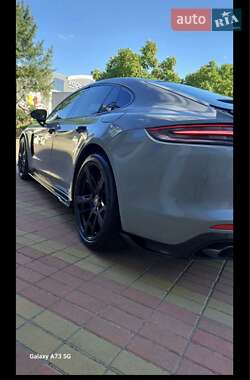 Фастбэк Porsche Panamera 2019 в 