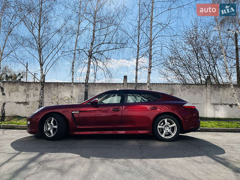Фастбек Porsche Panamera 2012 в Києві