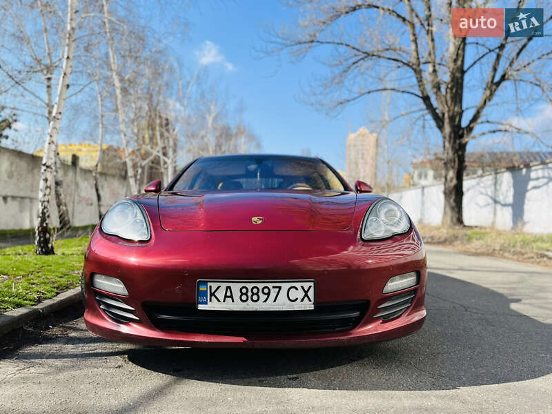 Фастбек Porsche Panamera 2012 в Києві