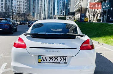Фастбэк Porsche Panamera 2010 в 