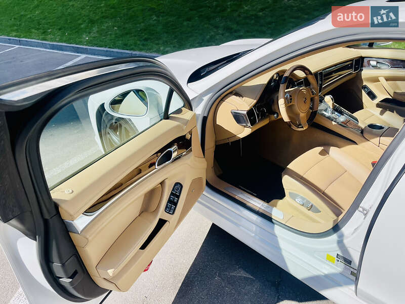 Фастбэк Porsche Panamera 2010 в Киеве