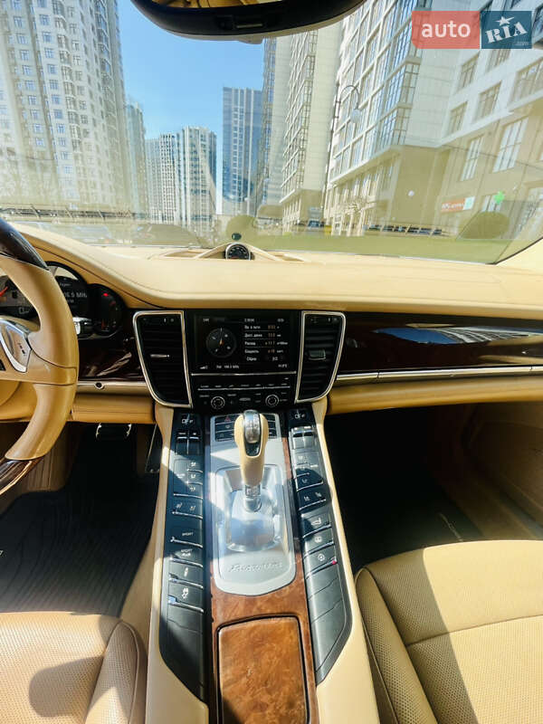 Фастбэк Porsche Panamera 2010 в Киеве