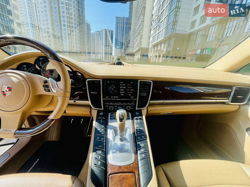 Фастбэк Porsche Panamera 2010 в Киеве