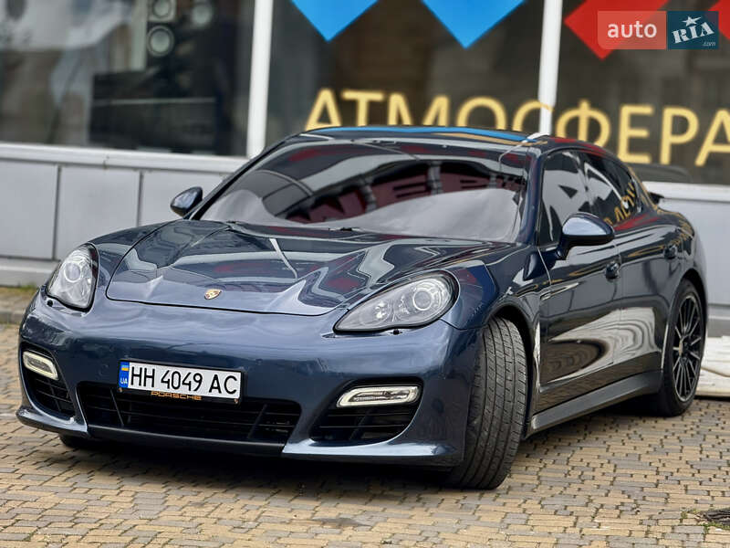 Фастбэк Porsche Panamera 2012 в Одессе