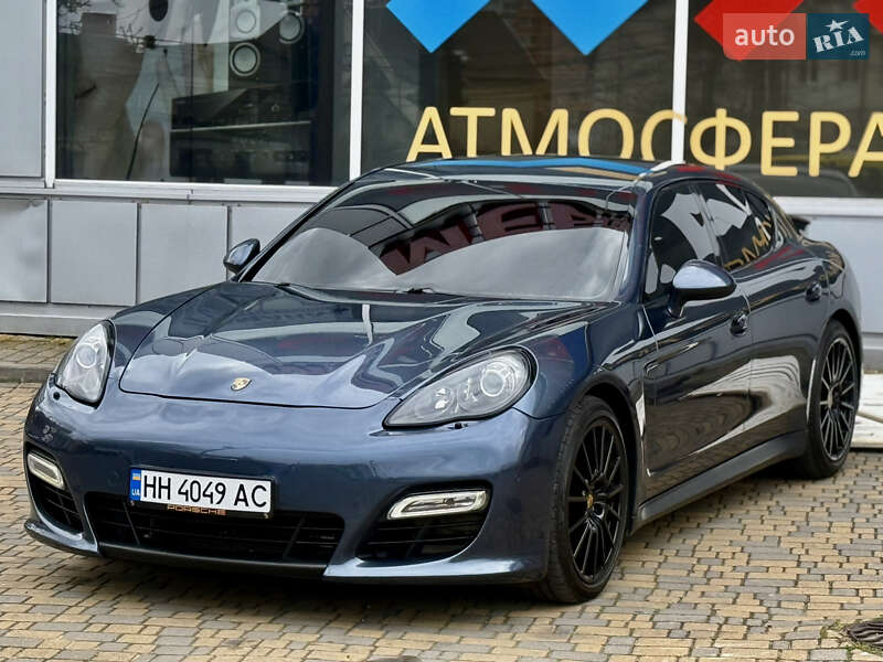 Фастбэк Porsche Panamera 2012 в Одессе