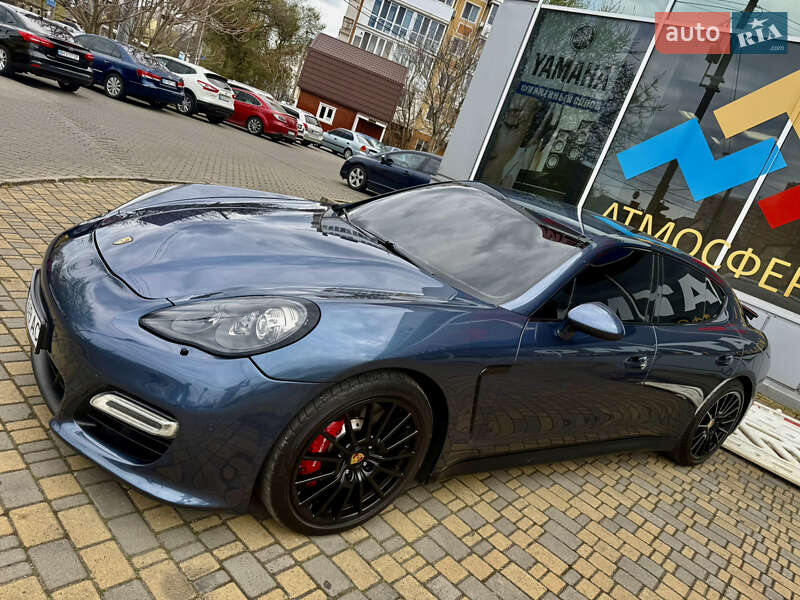 Фастбэк Porsche Panamera 2012 в Одессе