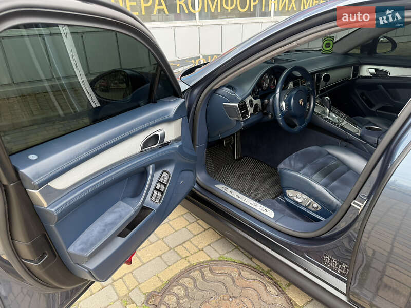 Фастбэк Porsche Panamera 2012 в Одессе
