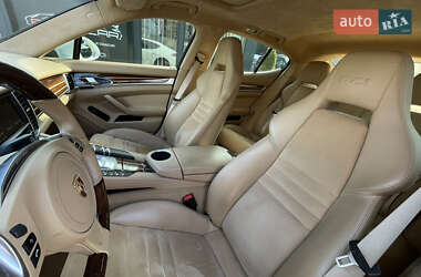 Фастбек Porsche Panamera 2013 в 