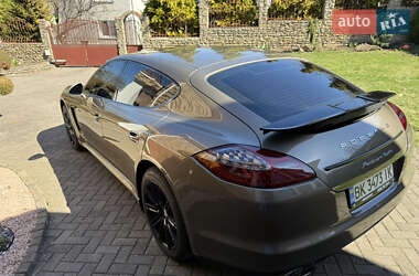 Фастбэк Porsche Panamera 2011 в 
